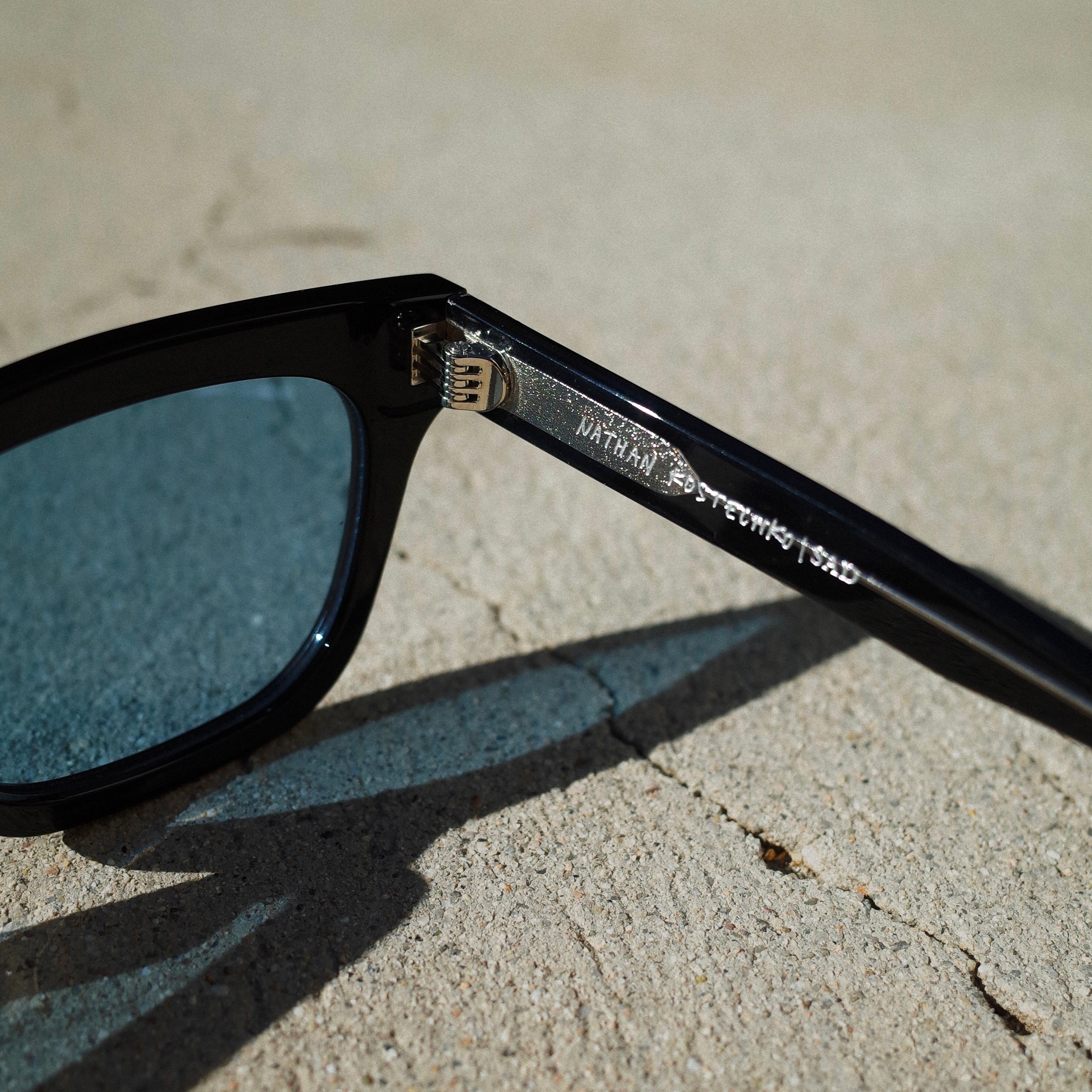 NOIR x Nathan's Lounge // GLOSS BLACK [TINTED BLUE]