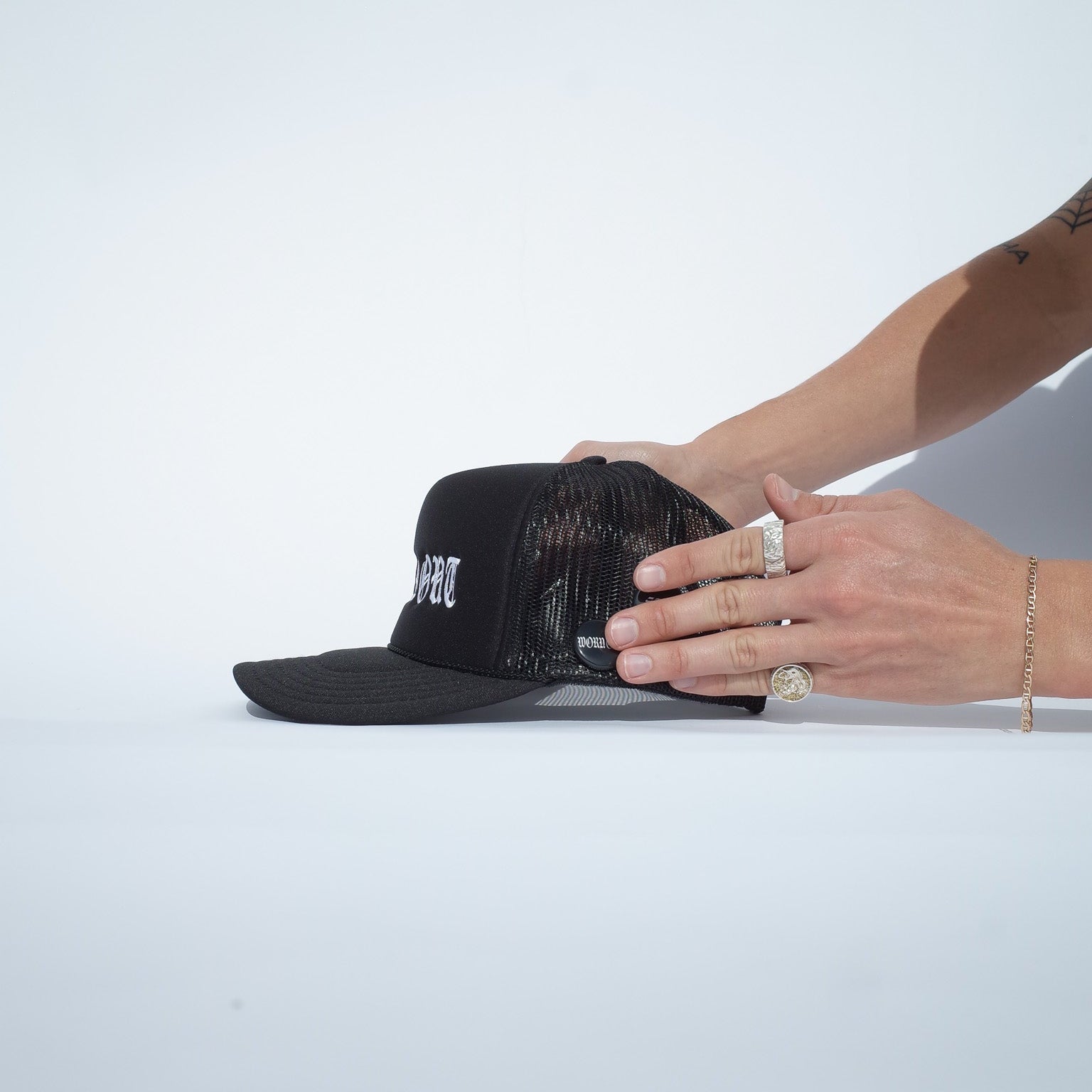 EMBROIDERY HAT // MESH TRUCKER // BLACK