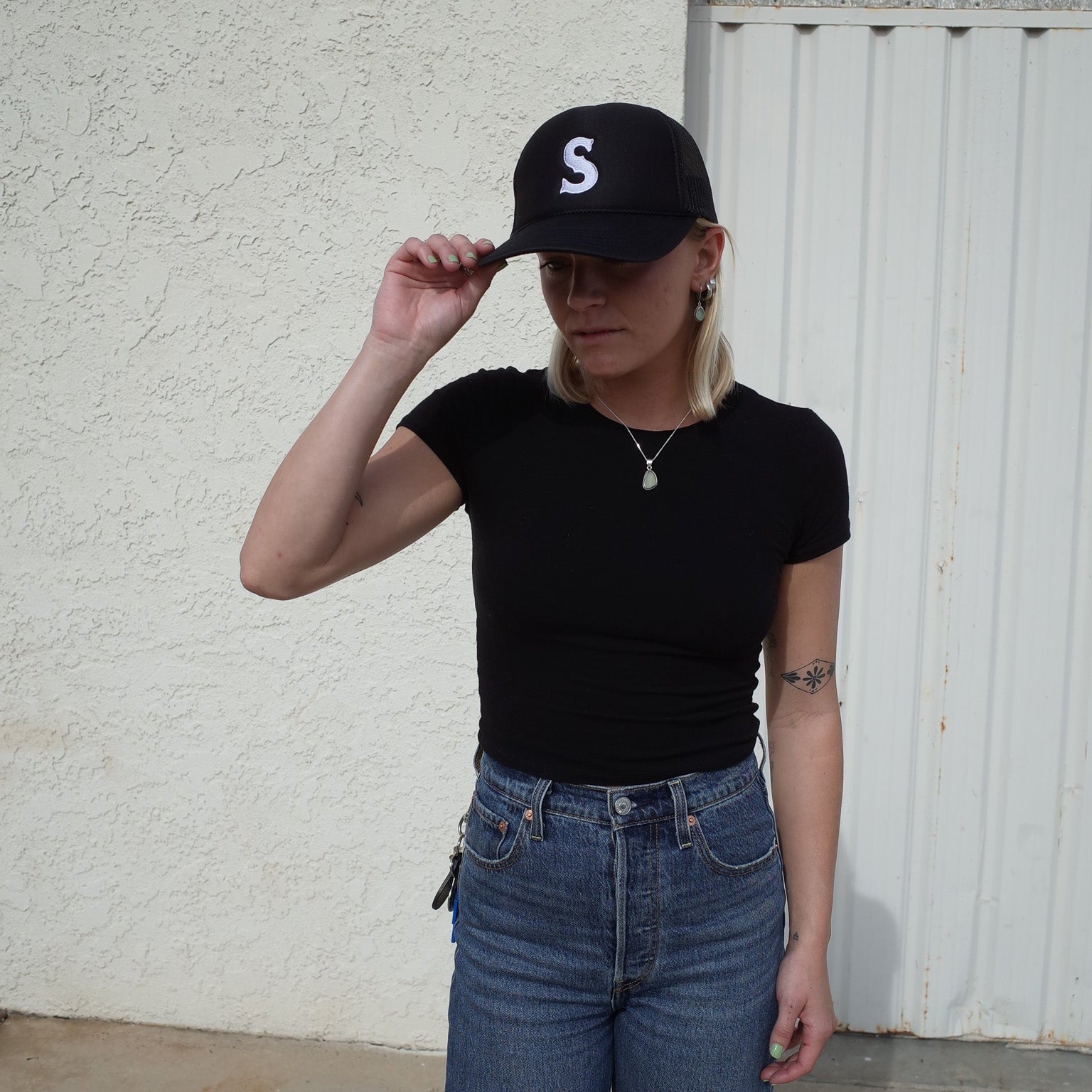 "S" // MESH TRUCKER // BLACK