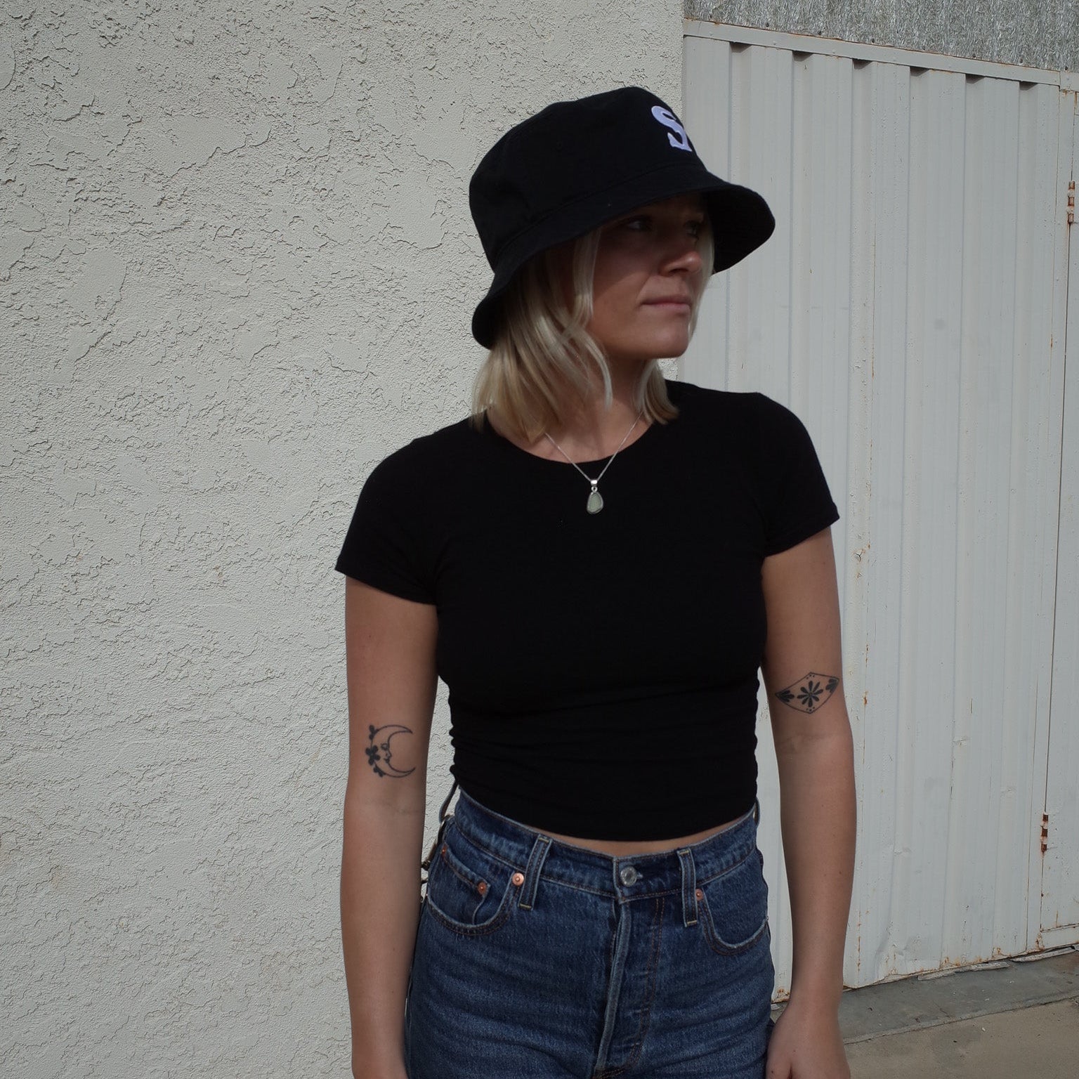 "S" HAT // BUCKET HAT // BLACK