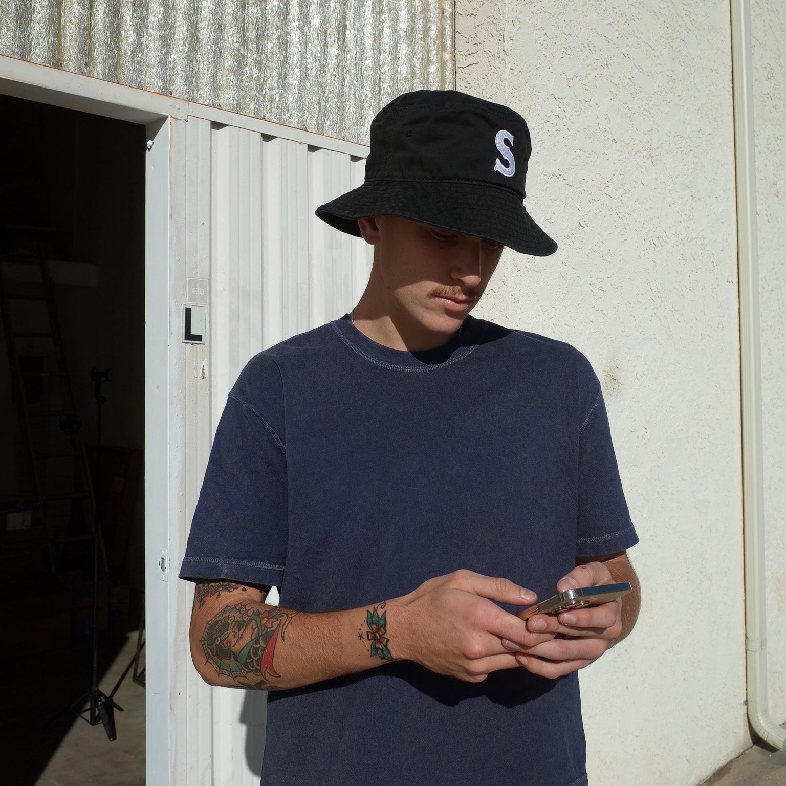 "S" HAT // BUCKET HAT // BLACK