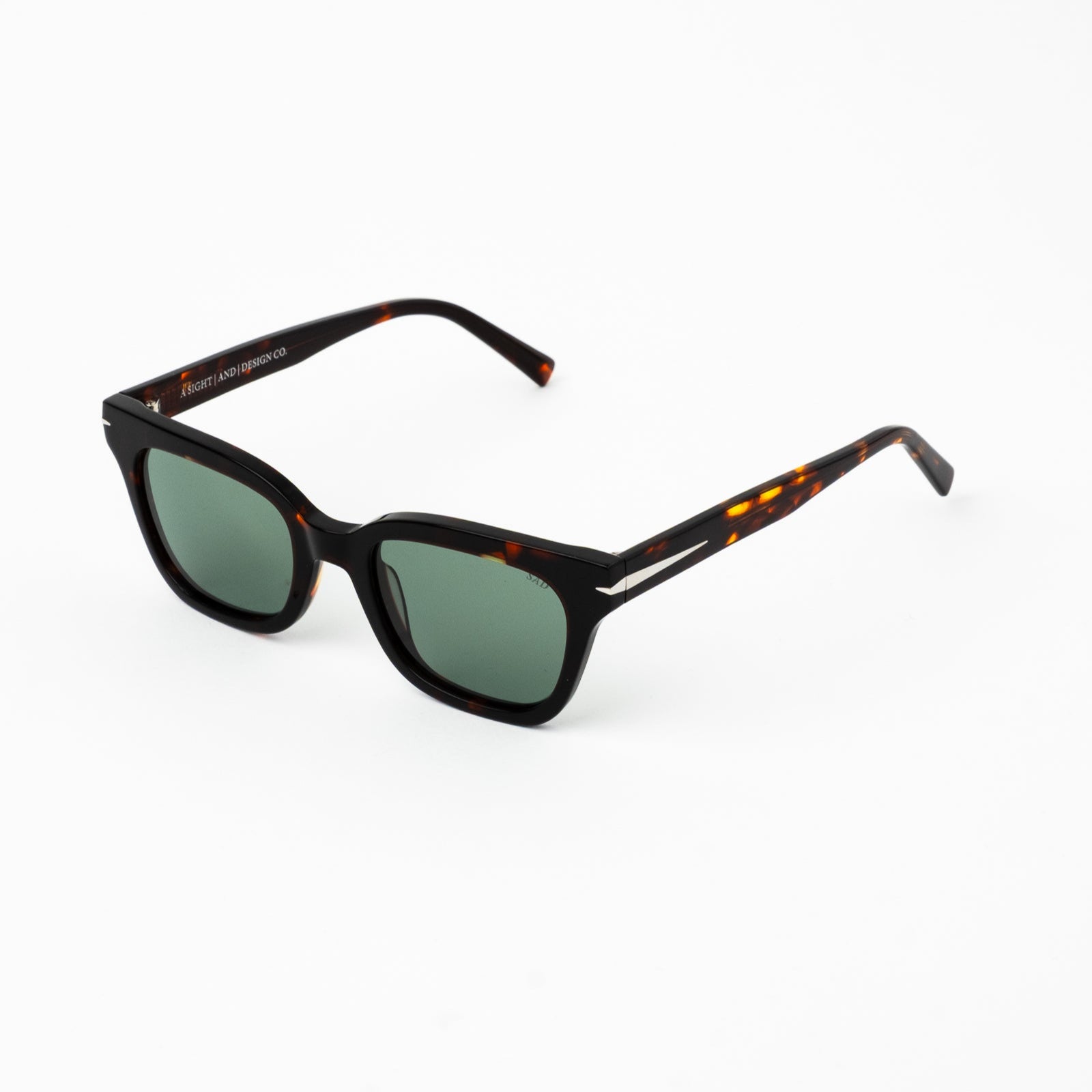 NOIR--TORTOISE_POLARIZED_OLIVE__SAD_Ecom_1__Fin_Nichols.jpg